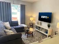 Your Cozy 3 BD Home w Private Hot Tub & BBQ Gril - B&B Kissimmee