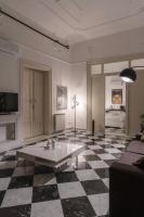 Large two-room apartment within walking distance of the Teatro Massimo - B&B Palermo