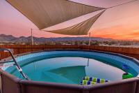 Casa Del Sol-Mountain View 3BR Home w Pool Hot Tub - B&B Joshua Tree
