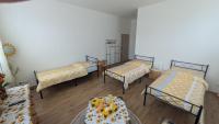 Dreibettzimmer mit eigenem Bad