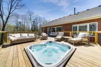 Hot Tub, Deck & Fire Pit: Chic Louisville Home! - Ferienwohnung Douglass Hills