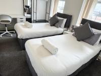 EDYN - Sleek & Luxe Duplex Apartment With PS5 & Parking - B&B Nottingham