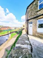 West Yorkshire Canal Retreat - B&B