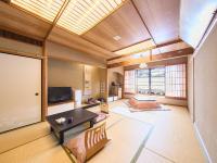 Habitación de estilo japonés con baño compartido