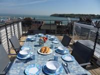 Modern 3-Bedroom Cowes Stay with Balcony & Panoramic Solent Views Close to Shops, Cafés, Sailing Clubs & Beach - B&B Cowes