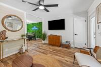 Crystal River Retreat Sleeps 8 5 min to Boat Ramp - Bed and Breakfast