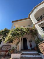 Villa in Benajarafe Alto with Sea Views and Private Pool - Chambres d’hôtes Benajarafe