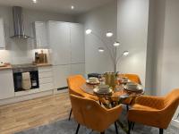 NOVA SUITE - Luxury, Stylish & fully furnished 2 bed Apartment 7minutes drive from the beach Sleeps 4 to 5 - B&B Bournemouth