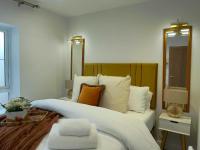 ELIM SUITE -Luxury Stylish 1bed Apartment - 5 Mins to Beach, Parking Sleeps 2-3 people - B&B