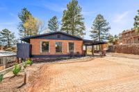 NEW! HUGE 5BR Mountain Views Game Room Hot Tub Lawn Games BBQ - Chambres d'hôtes Flagstaff