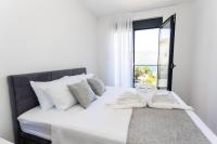 Appartamento con 2 Camere da Letto, Balcone e Vista mare