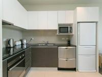 Water Views Apartment With Pool and Lake Access - B&B