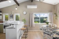 Kaihua Cabin, Modern 3BR With Mt Tauhara Views - B&B Taupo