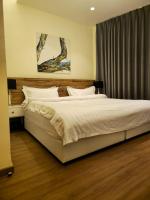 Deluxe One-Bedroom Apartment