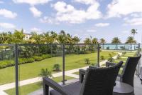 Modern Condo at One Cable Beach with Balcony - B&B Nassau