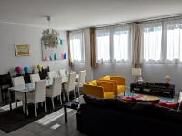Beautiful new apartment with private entrance and parking 5 min walking from center - B&B