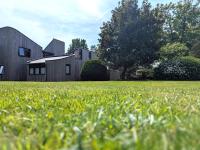 Unique & Rural Child Friendly Annexe with Large Gardens, Games & Tennis Court - Chichester Holiday Properties - B&B Chichester