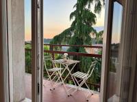 Cosy Penthouse near the hospital - Chambres d’hôtes