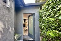 Claudia's Guest House - Bed and Breakfast Los Angeles