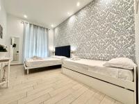 Deluxe Family Suite with Kitchenette