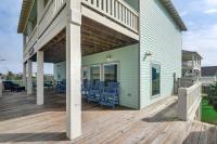 Walk to Coast Crystal Beach Gem with Deck and Views - Chambres d’hôtes Crystal Beach
