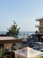 Spacious-Central Apartment - Bed and Breakfast Himarë