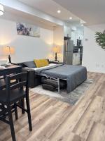 Beautiful 1 bedroom suite close to YYC airport - Chambres d'hôtes Calgary