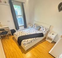 Bright & Cozy Double Room with great transport links - Bed and Breakfast
