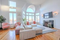 Luxurious Fenway 2BR Penthouse with Roof Decks - B&B Boston