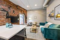 Keyless Entry Laundry in Unit Pet Friendly - Bed and Breakfast Boston