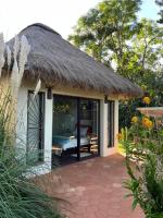 Charmant Bungalow indépendant proche de laéroport - B&B