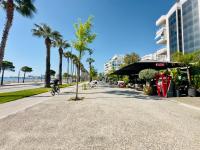 Vlora - GGpremiumstays - 2 double bedrooms apartment first line exclusive beachfront with 2 balconies - B&B Valona