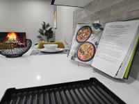 Cozy and Luxurious 2 Bedroom Basement Suite in SouthWest, AB - Chambres d'hôtes Calgary