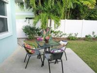 Sand Dollar Beach Side Villa - Bed and Breakfast