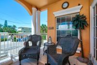 Hibiscus Hideaway Condo Walk To Historic Bridge St - Chambres d’hôtes Bradenton Beach