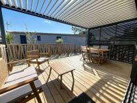 Chalet de Standing avec Piscine Chauffée, à 300m de la Plage - 6 Couchages, WiFi Gratuit - FR-1-361-474 - Chambres d’hôtes Jullouville