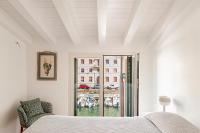 Waterfront balcony I Grani 5 Resort Grand Suite - B&B