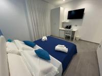 Double Room with Private Bathroom with Window 