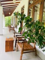 Swan Lake Habarana - B&B Habarana