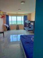 Bangsaen Royal Beach room 703 - B&B