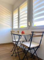 Balcony and Parking, 1min to Shop, Near Beach - B&B