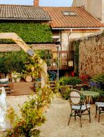 Garage Number 9 Private Urban Loft Apartment with Jacuzzi in Le Dorat - Ferienwohnung Le Dorat