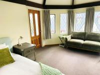 Superior One-Bedroom Apartment - Upstairs