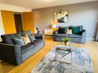Stylish 2 Bed Apt with River Views & Parking - City Centre & Bay - Bed and Breakfast Cardiff