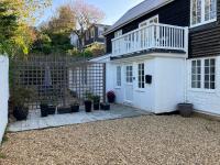 Lovely cottage in Penryn centre with parking - B&B