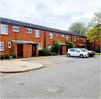 3bed 2bath House-Free Parking-Hi Speed WiFi-Garden-Entire Home-2mins from Train Station - B&B Londra