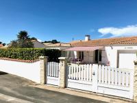 Maison Confortable avec Jardin Clos, Terrasse et Ping-Pong à La Tranche-sur-Mer, Proche Plage - FR-1-194-258 - B&B La Tranche-sur-Mer