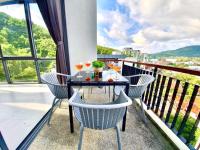Two-Bedroom Deluxe Apartment with Balcony