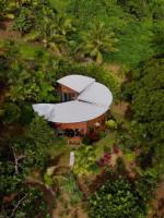 Shell House with Ocean View - B&B Savusavu