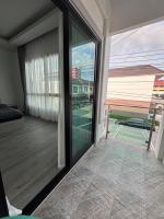 Pattaya Golden Shield Holiday Villa - Bed and Breakfast